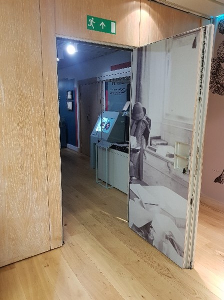 Open door in partition between Milstein Seminar Room and Exhibition Centre